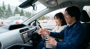 楽しそうに教習を受講する女性