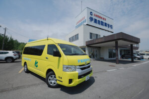 伊達自動車学校の送迎車